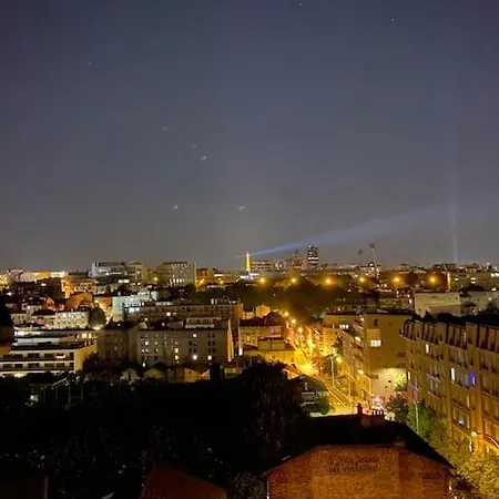 Vue Tour Eiffel Ligne 14 A Cote De Paris Apartment